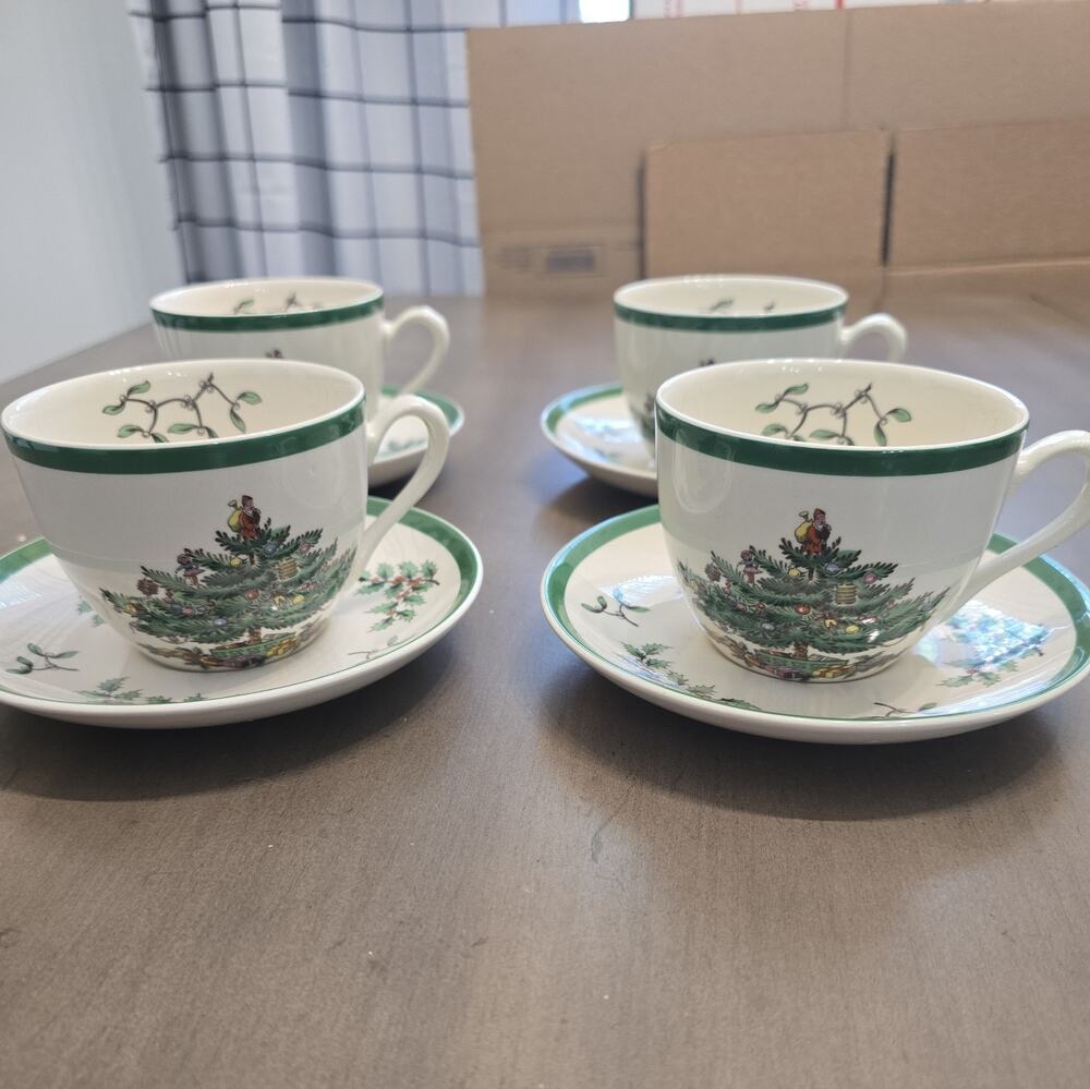Spode VINTAGE Christmas Tree Tea Cup/ Saucer MADE in ENGLAND Set of 4